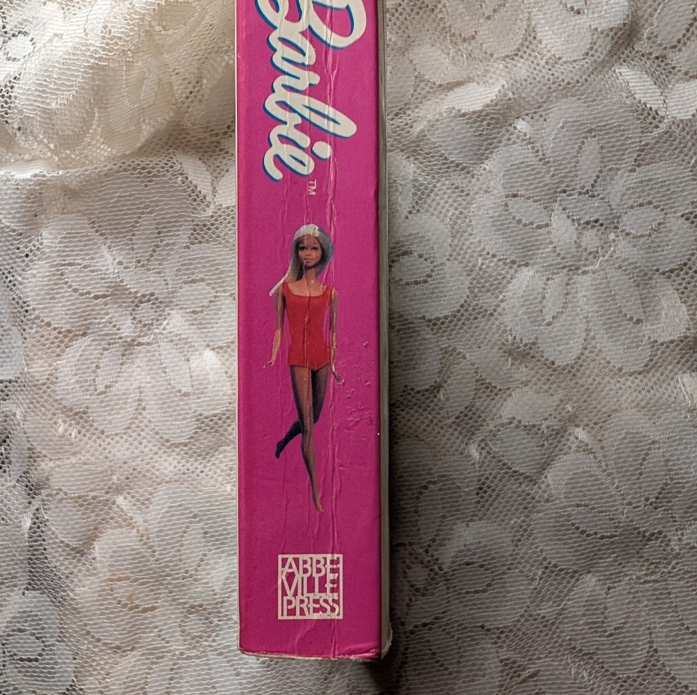 Vintage Barbie Book History 1959 - 1989 - Picture 4 of 6